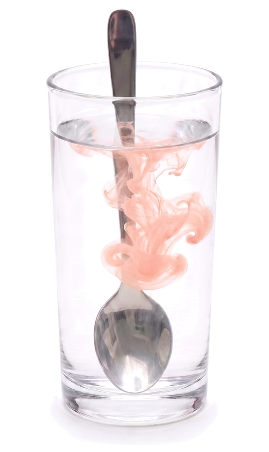 Zalej 250 ml zimnej wody, soku lub koktajlu
