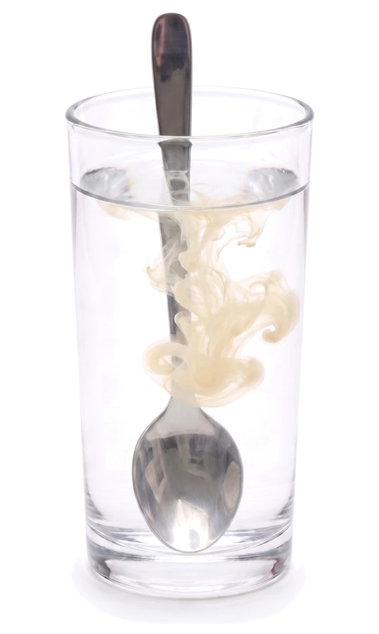 Zalej 250 ml wody, kawy lub koktajlu