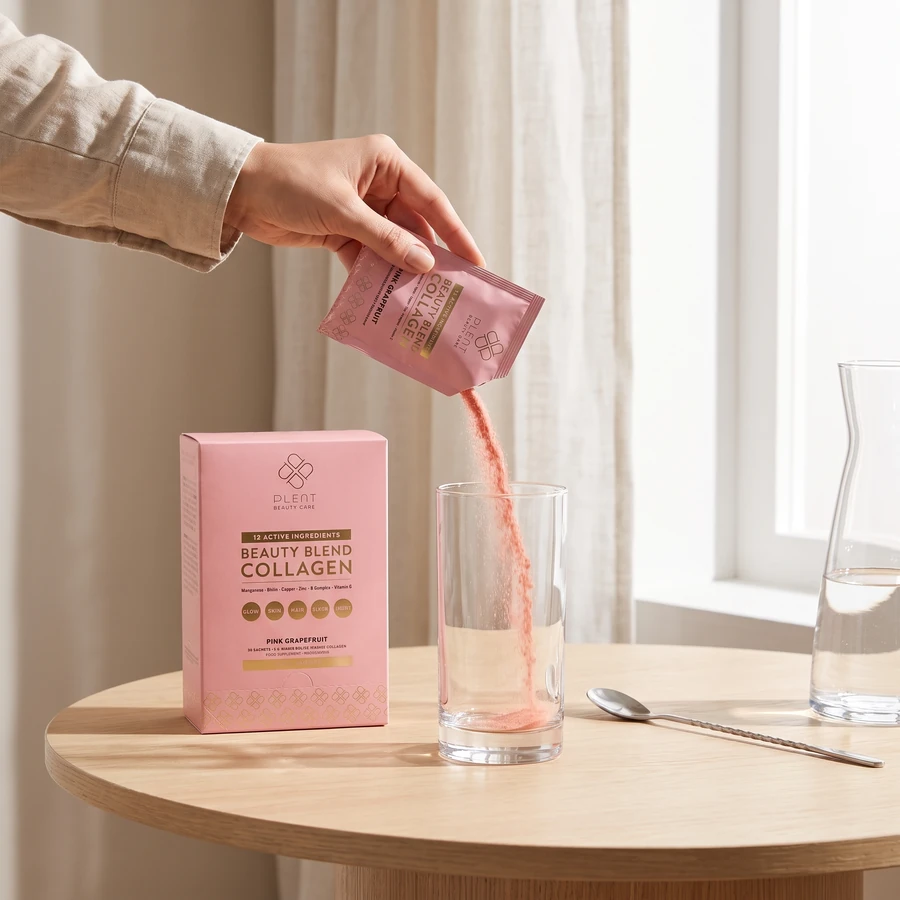 Otwórz saszetkę Plent BEAUTY różowy grejpfrut i wsyp proszek do szklanki